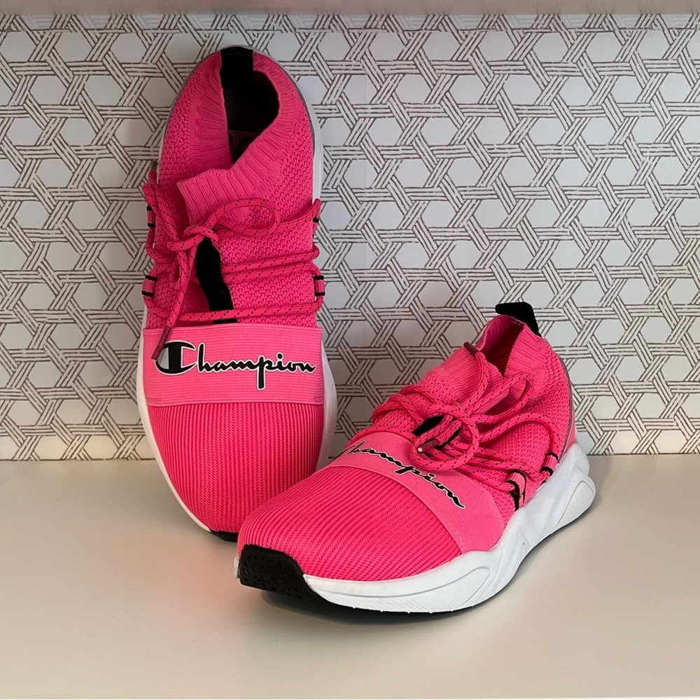 Size 8 👟 Women’s Champion 💝 Sneakers